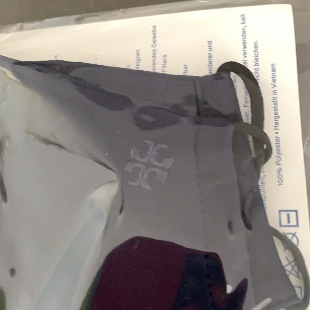 ❤️ Tory Burch Face Mask - Picture 2 of 3